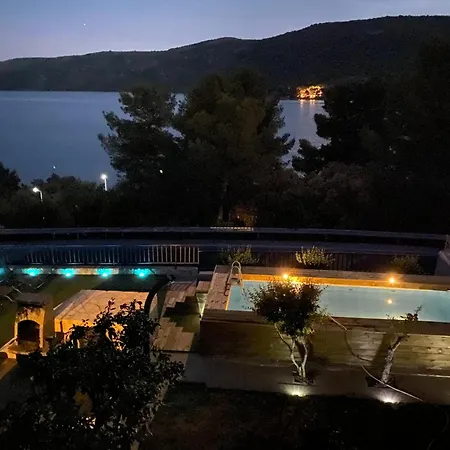 Appartamento Seaside With A Swimming Pool Poljica, Trogir - 18634 *